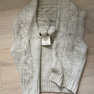 Eliane et Lena sweater vest with Pom poms